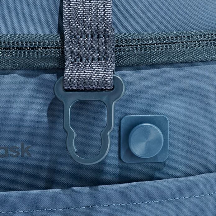 carryouttm-soft-cooler-15-l-c8 250815_hydro_cooler_details_14856_6.jpg
