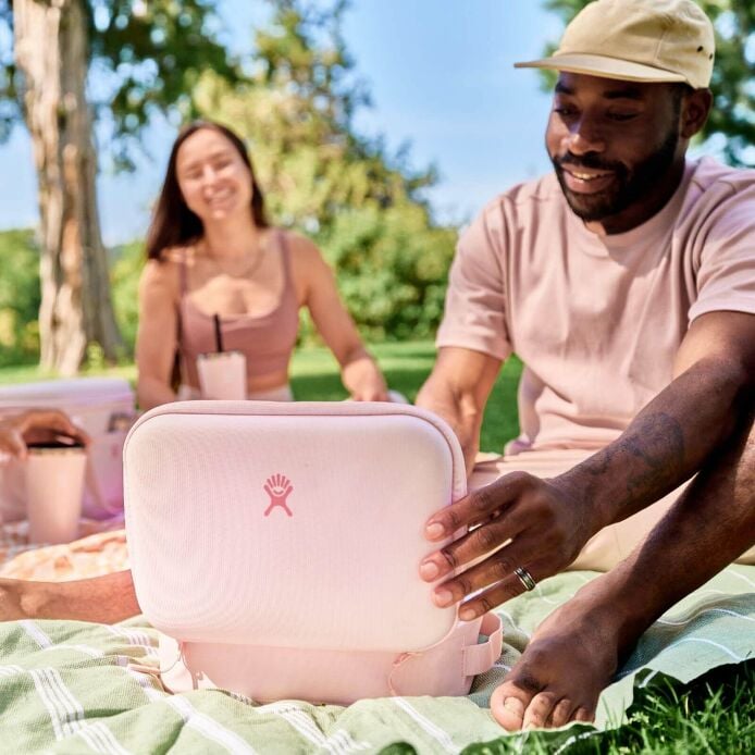 5-l-carry-outtm-lunch-box-t8 hf_s24_trillium_45_1.jpg