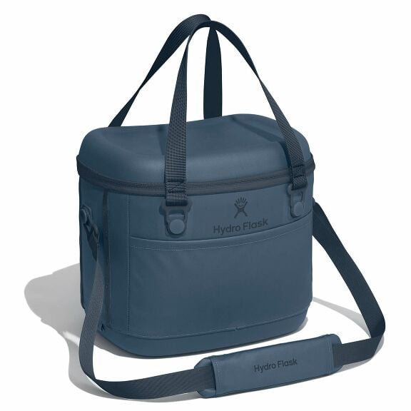 carryouttm-soft-cooler-15-l-c8 12pco384-carryout-cooler-15l-harbor-blue-angled_1.jpg