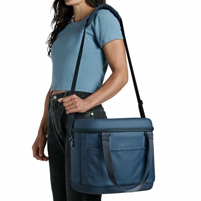 carryouttm-soft-cooler-15-l-c8 250815_hydro_s26_hb_14556_6.jpg