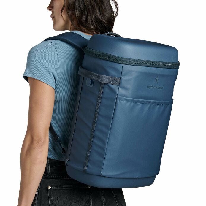 carryouttm-backpack-22-l-c0 250815_hydro_s26_hb_14605_7.jpg