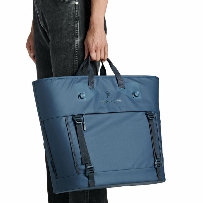 carryouttm-soft-cooler-tote-30-l-m4 250815_hydro_s26_hb_14619_2.jpg