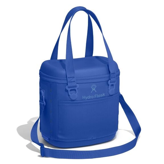 carryouttm-soft-cooler-10-l-q6 6pco382_carryout_cooler_10l_capri_blue_angled_1.jpg