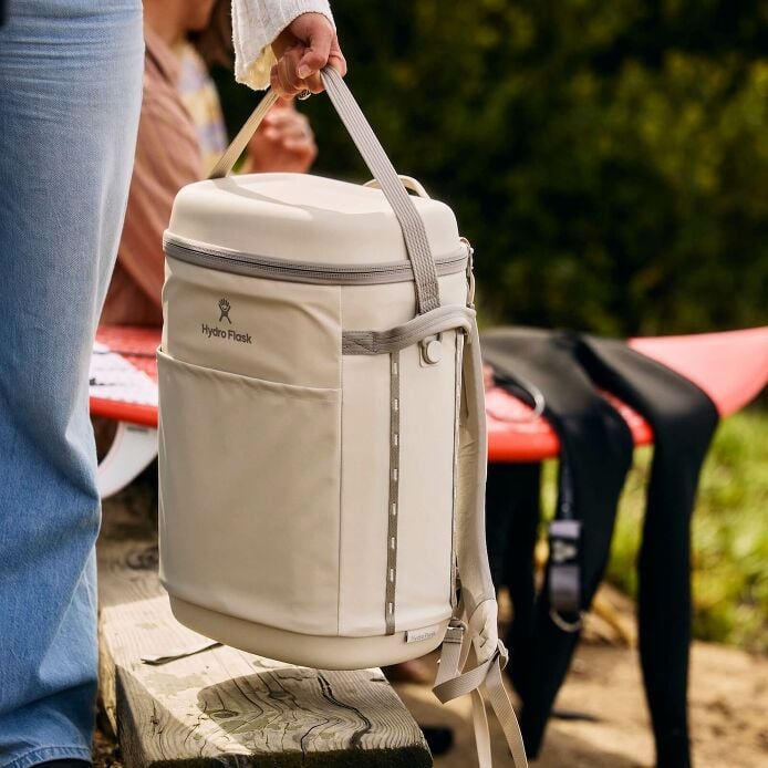 carryouttm-backpack-22-l-c0 hf_carryout_bouwer_d1_l1_torrey_pines_lifestyle_1444_2.jpg