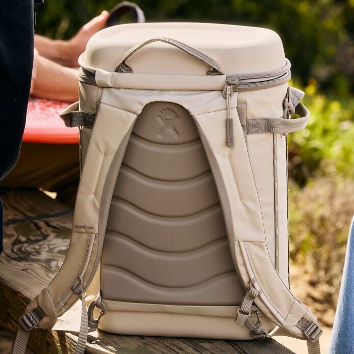carryouttm-backpack-22-l-c0 hf_carryout_bouwer_d1_l1_torrey_pines_lifestyle_1841_3.jpg