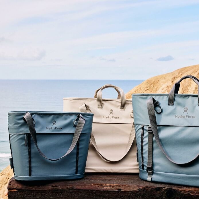 carryouttm-soft-cooler-tote-20-l-l9 hf_carryout_bouwer_d1_l1_torrey_pines_still_life_0055_9.jpg