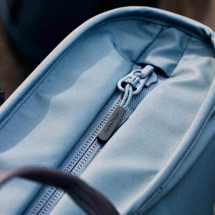 carryouttm-soft-cooler-tote-10-l-y9 hf_carryout_bouwer_d1_l1_torrey_pines_still_life_0112_4.jpg