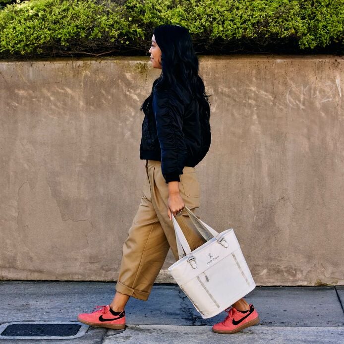 carryouttm-soft-cooler-tote-10-l-y9 hf_carryout_bouwer_d2_l1_stone_steps_0131_3.jpg