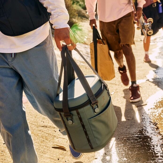 carryouttm-soft-cooler-10-l-q6 hf_carryout_bouwer_d2_l3_skate_ditch_3744_5.jpg