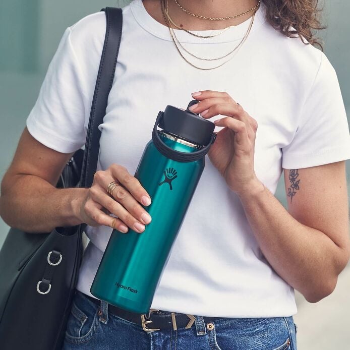 32-oz-lightweight-flex-straw-bottle-b0 hf_s26_lightweight_mcinnis_5167_2_3.jpg