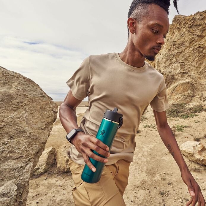 24-oz-lightweight-flex-straw-bottle-a3 hf_s26_lightweight_mcinnis_6828_4.jpg
