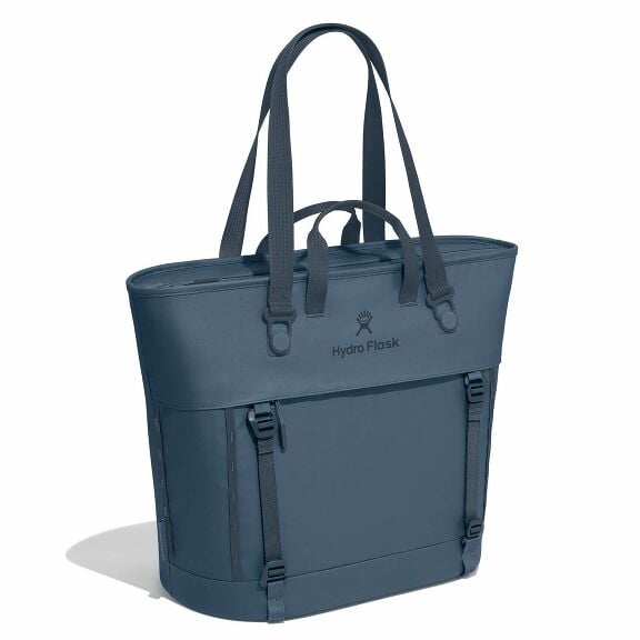 carryouttm-soft-cooler-tote-30-l-m4 maxiit384-carryout-tote-30l-harbor-blue-angled_1_1.jpg