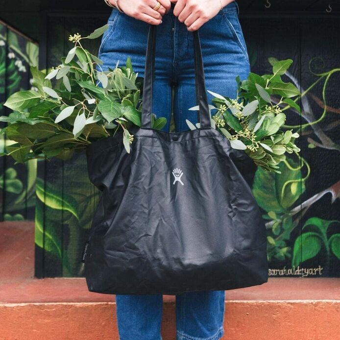 20-l-tag-along-tote-z4 s25_tagalongtote_post_3_1_1_1.jpg